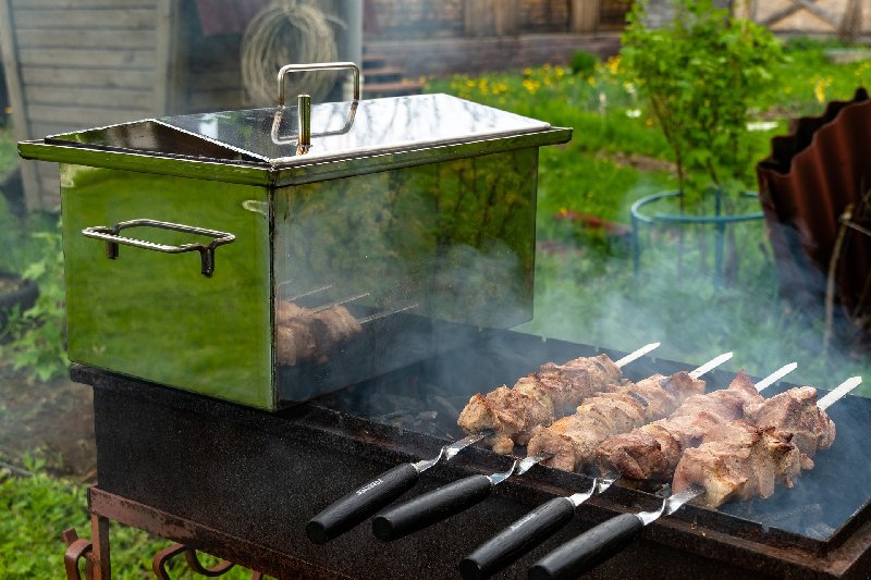 Wędzarnia w ogrodzie